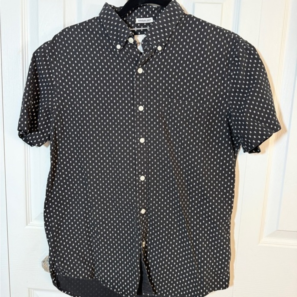 American Eagle Outfitters  Black White Floral Short Sleeve Casual Shirt Sz S. CM
